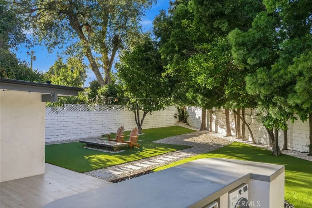 13135 Chandler Boulevard Sherman Oaks, CA 91401