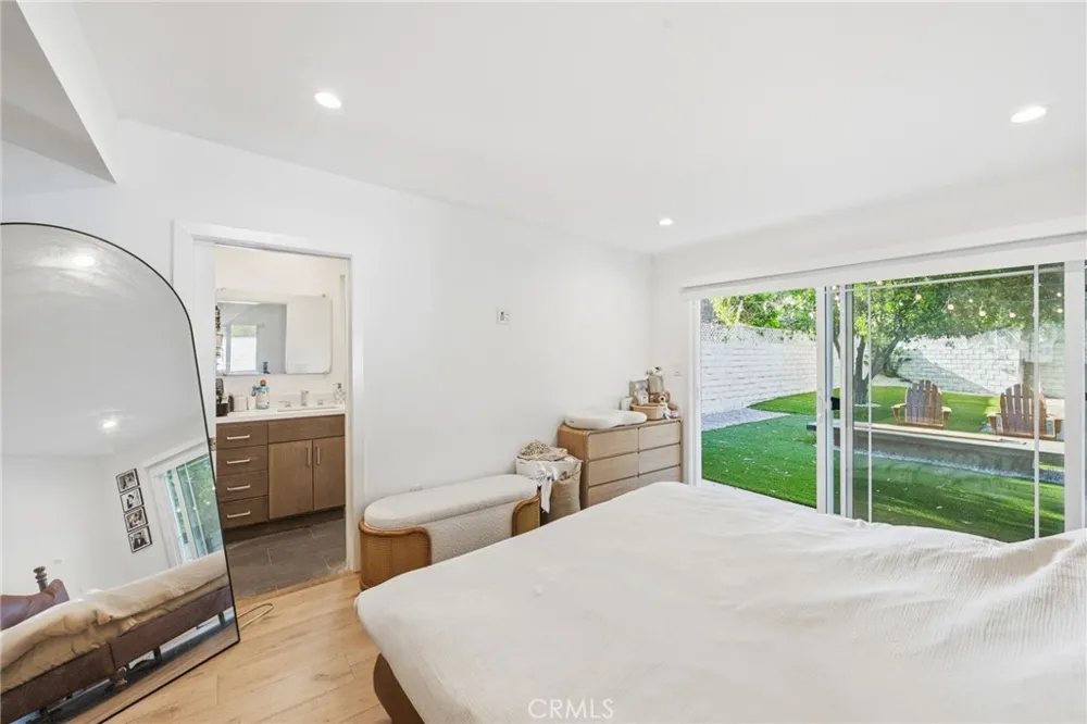 13135 Chandler Boulevard Sherman Oaks, CA 91401