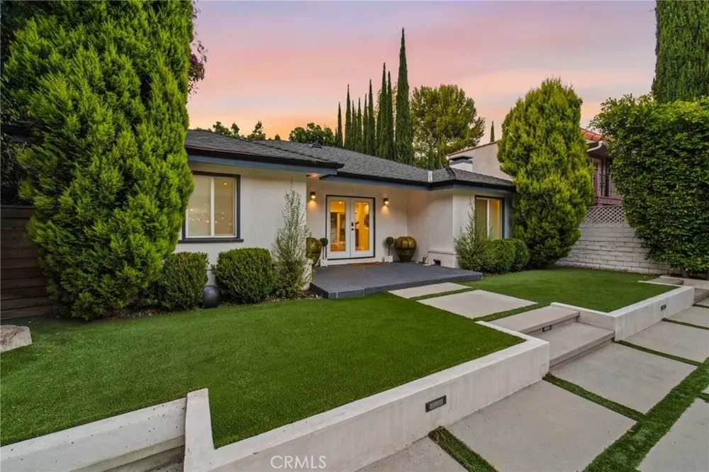 13135 Chandler Boulevard Sherman Oaks, CA 91401