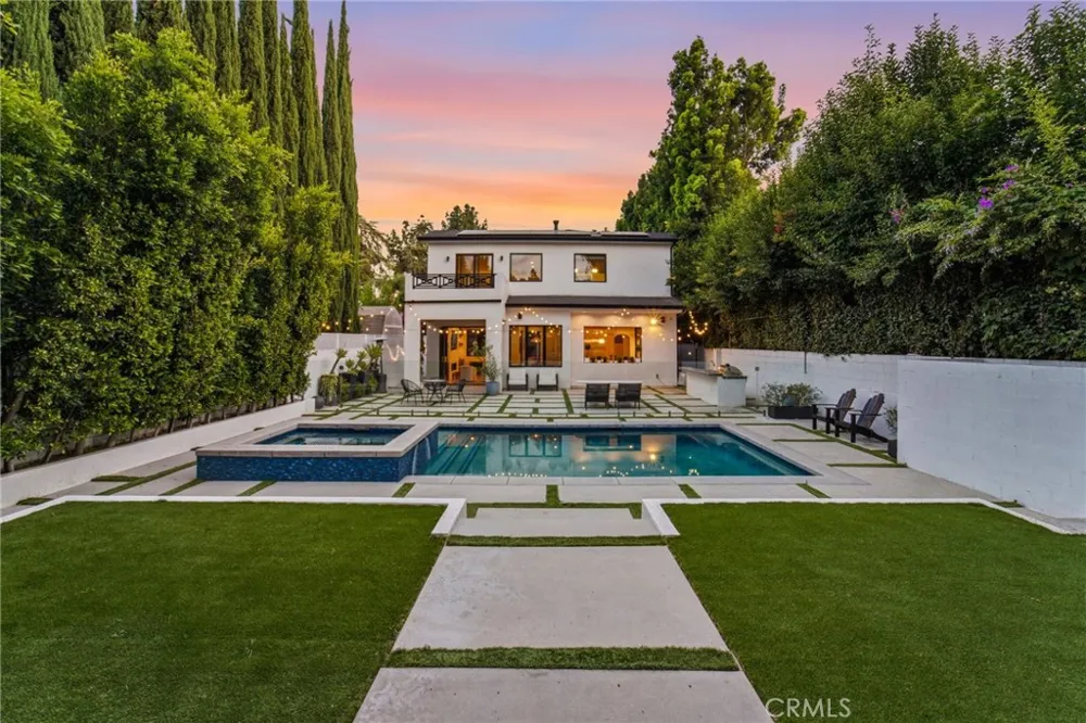 13135 Chandler Boulevard Sherman Oaks, CA 91401