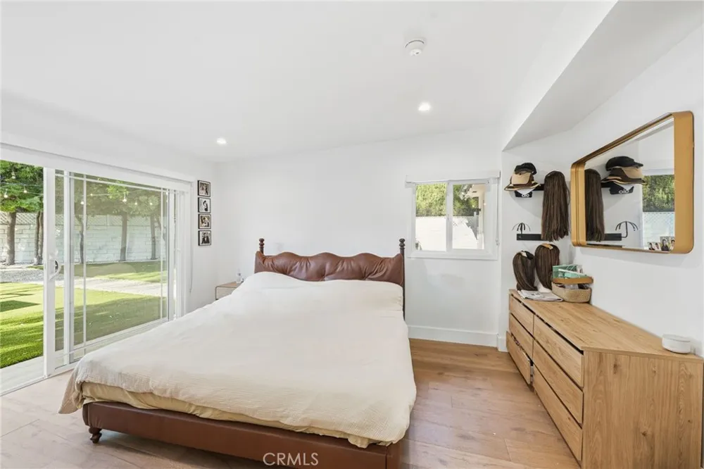 13135 Chandler Boulevard Sherman Oaks, CA 91401