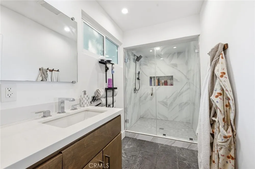 13135 Chandler Boulevard Sherman Oaks, CA 91401