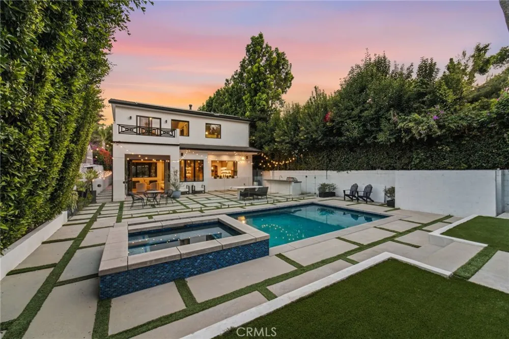 13135 Chandler Boulevard Sherman Oaks, CA 91401