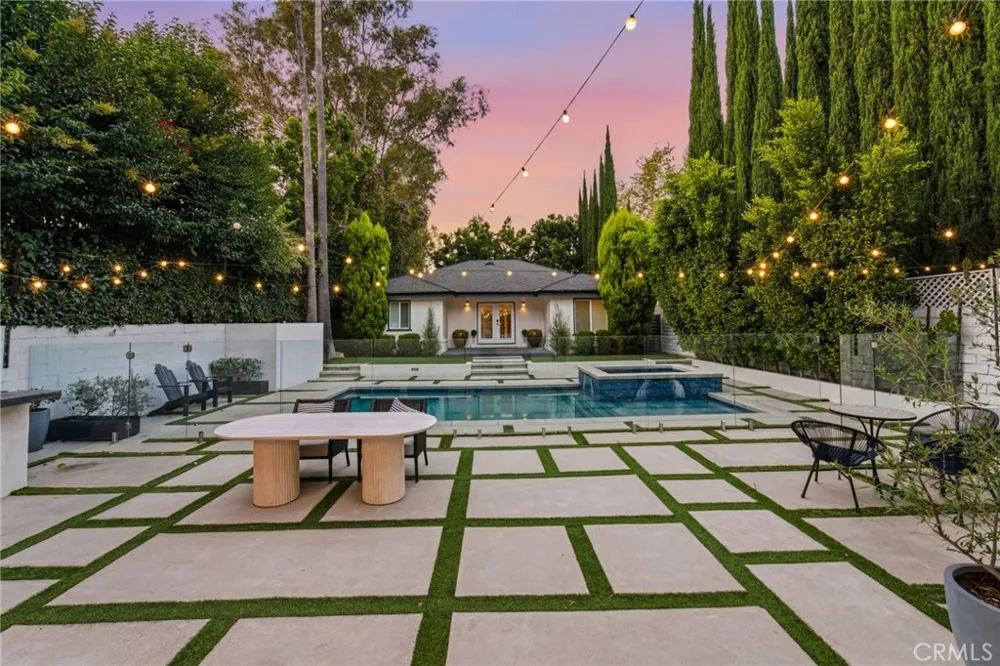 13135 Chandler Boulevard Sherman Oaks, CA 91401