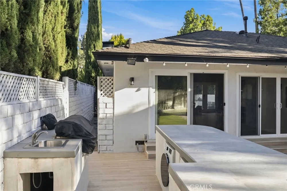 13135 Chandler Boulevard Sherman Oaks, CA 91401