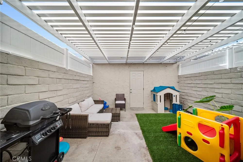24307 La Glorita Circle Newhall, CA 91321