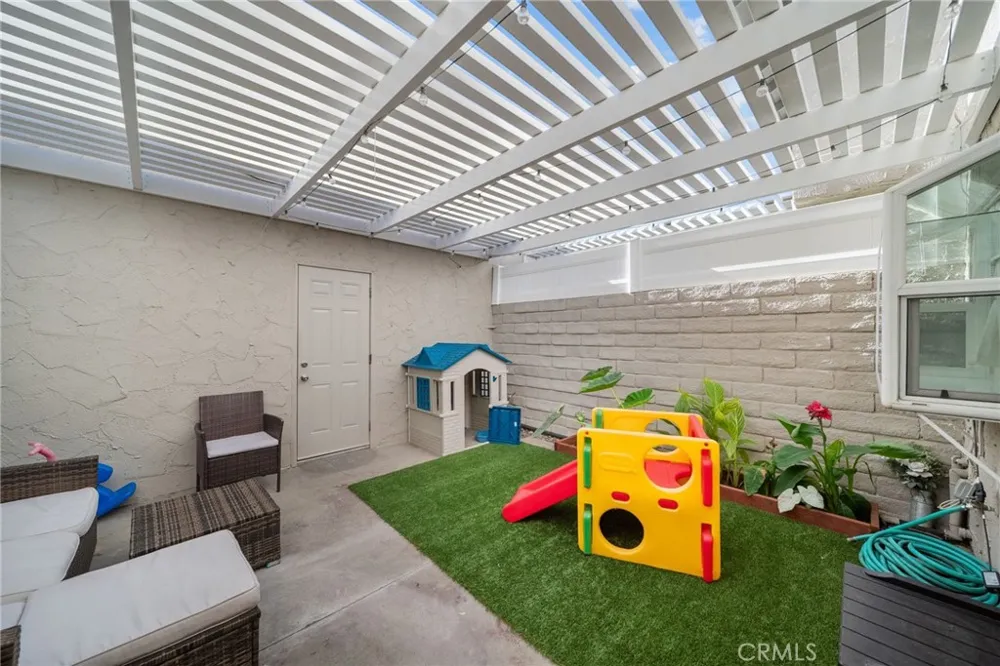 24307 La Glorita Circle Newhall, CA 91321