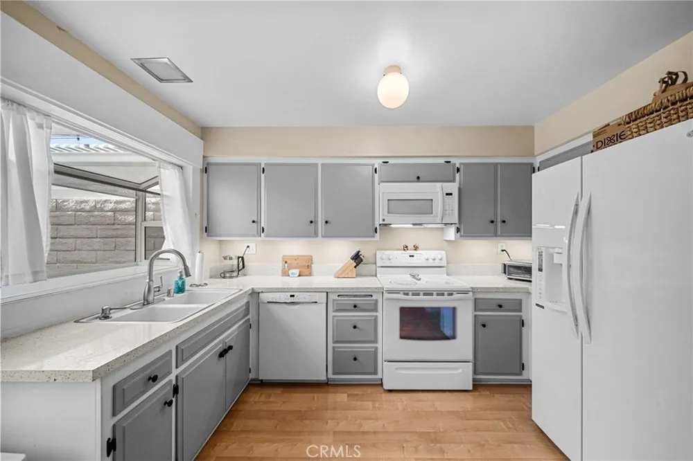 24307 La Glorita Circle Newhall, CA 91321