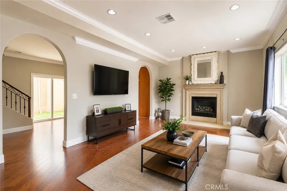 18811 Topham Tarzana, CA 91335