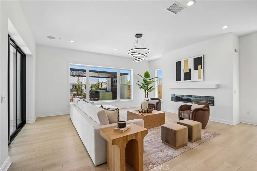 20224 W Marlow Lane Porter Ranch, CA 91326