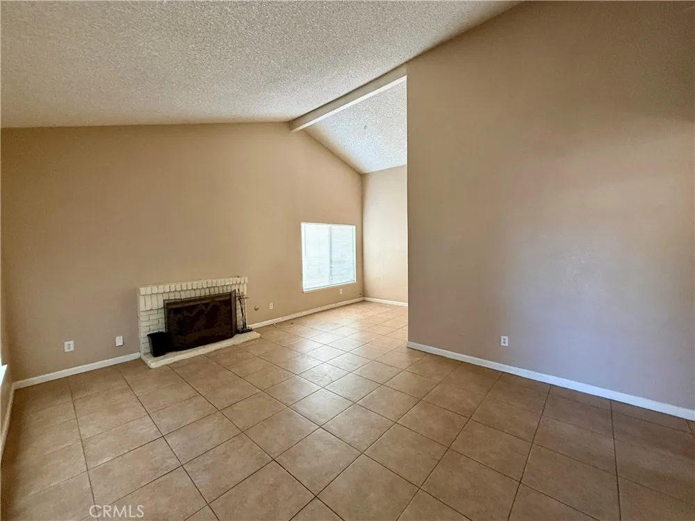 724 E Avenue J4 Lancaster, CA 93535