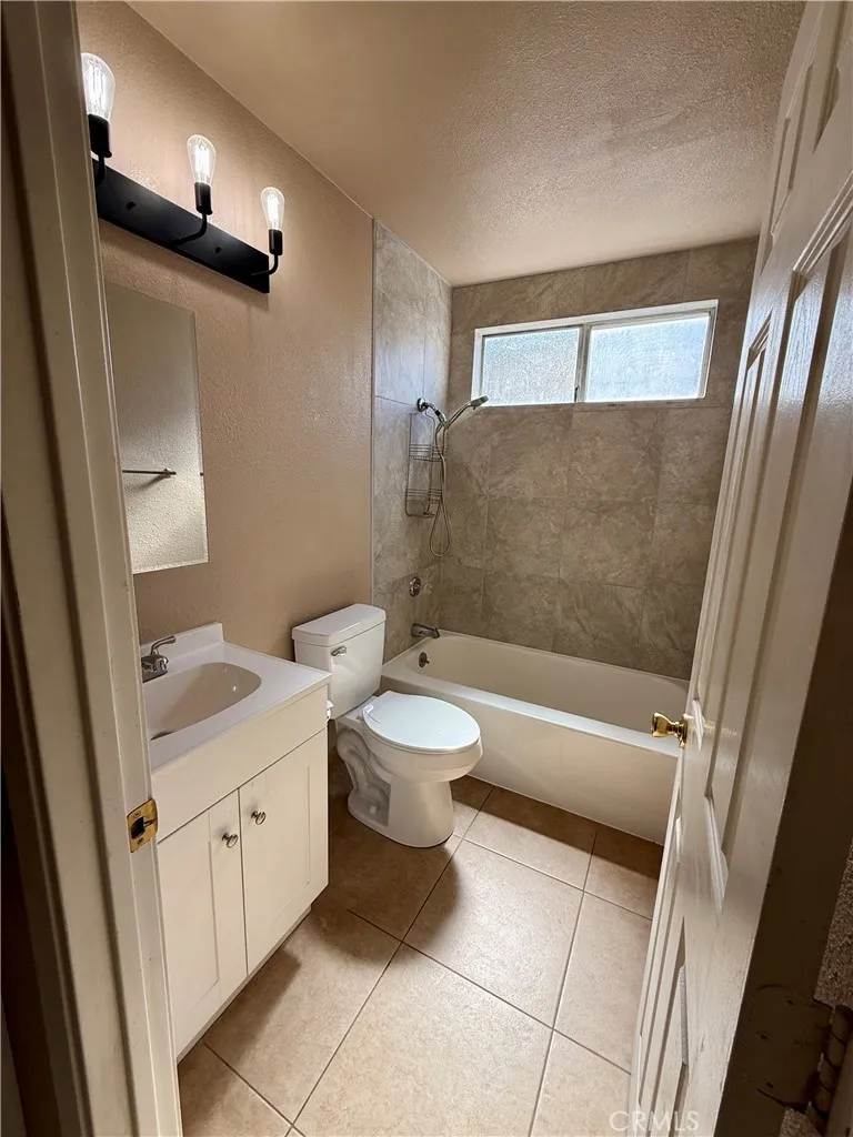 724 E Avenue J4 Lancaster, CA 93535