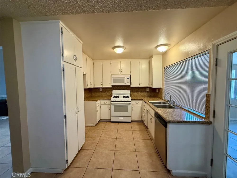 724 E Avenue J4 Lancaster, CA 93535