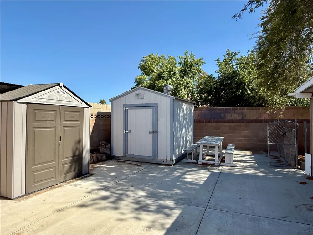 724 E Avenue J4 Lancaster, CA 93535
