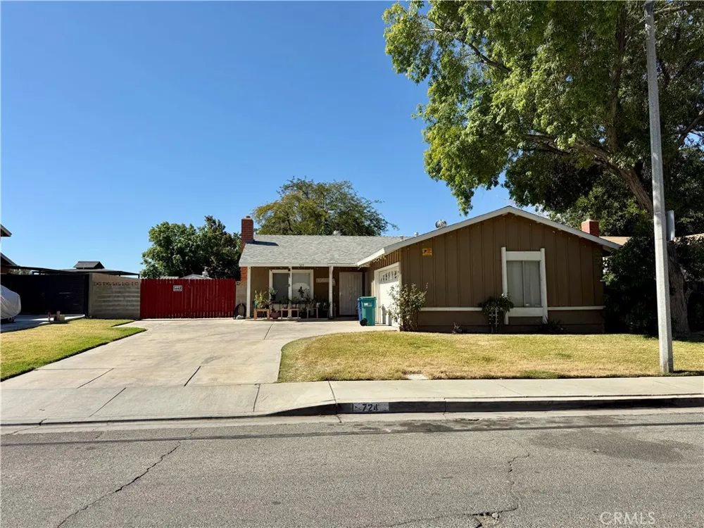 724 E Avenue J4 Lancaster, CA 93535