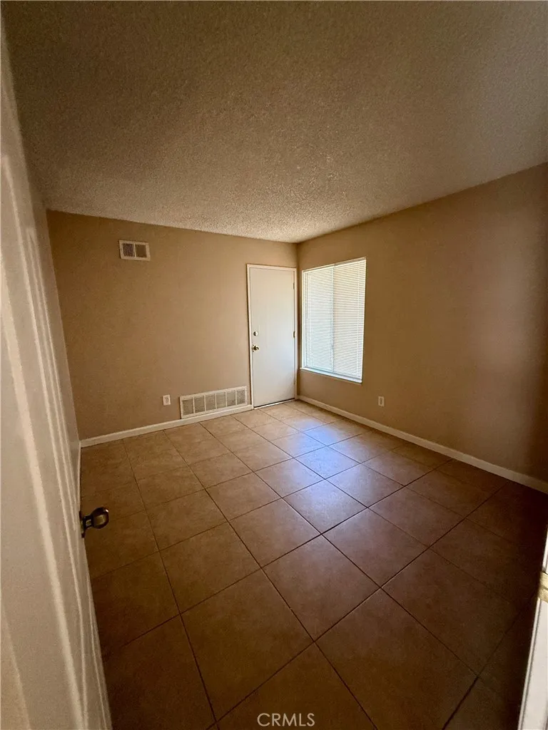 724 E Avenue J4 Lancaster, CA 93535