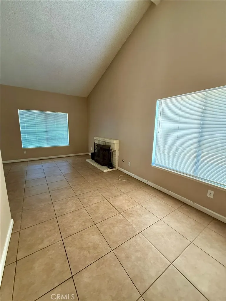724 E Avenue J4 Lancaster, CA 93535