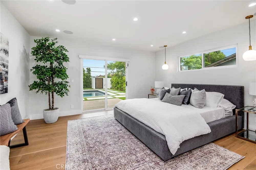 23949 Nomar Street Woodland Hills, CA 91367