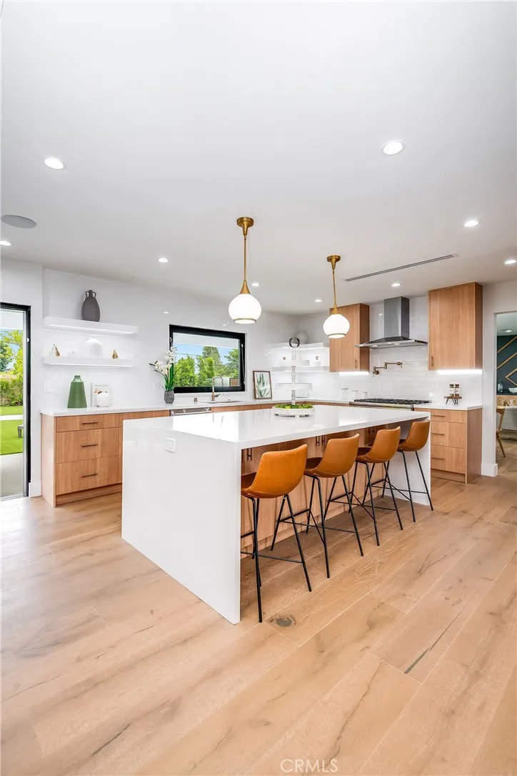 23949 Nomar Street Woodland Hills, CA 91367