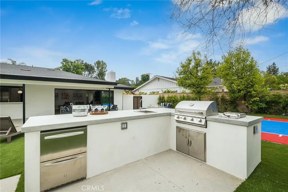 23949 Nomar Street Woodland Hills, CA 91367