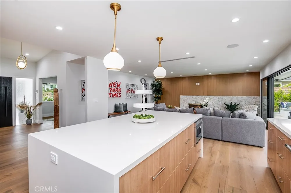 23949 Nomar Street Woodland Hills, CA 91367
