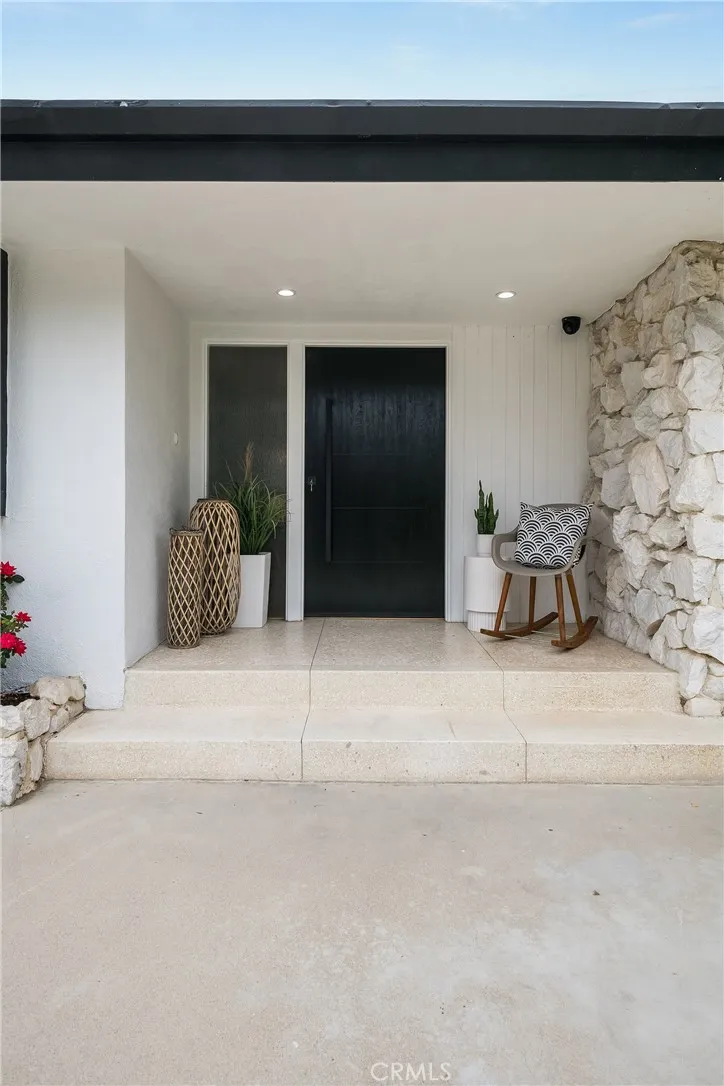 23949 Nomar Street Woodland Hills, CA 91367
