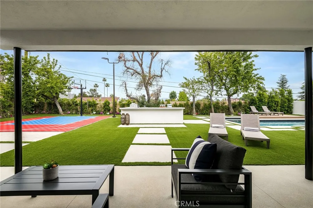 23949 Nomar Street Woodland Hills, CA 91367