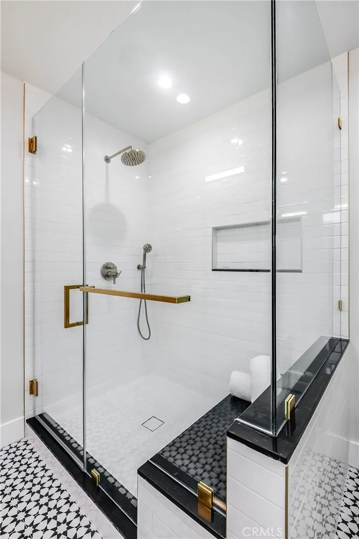 23949 Nomar Street Woodland Hills, CA 91367