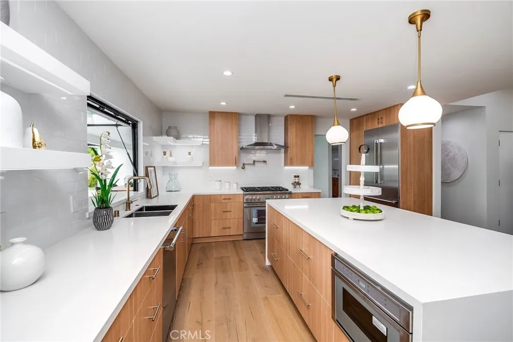 23949 Nomar Street Woodland Hills, CA 91367