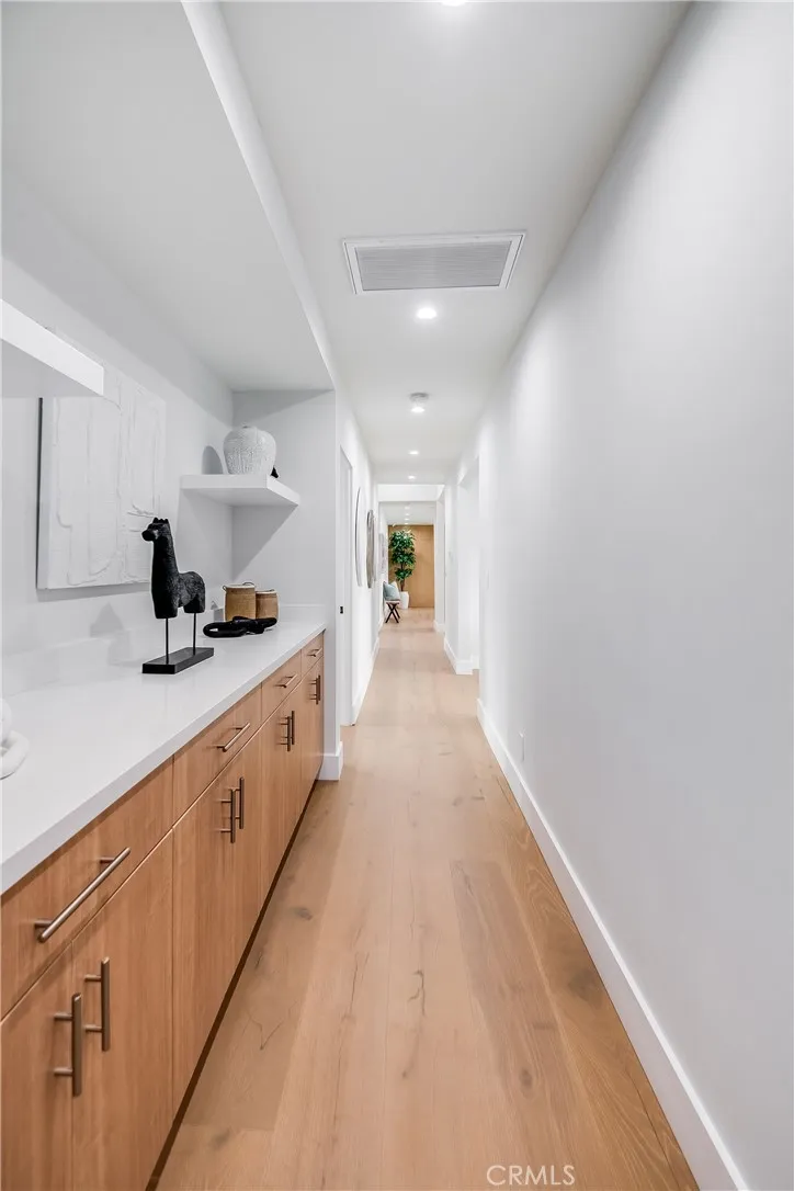 23949 Nomar Street Woodland Hills, CA 91367