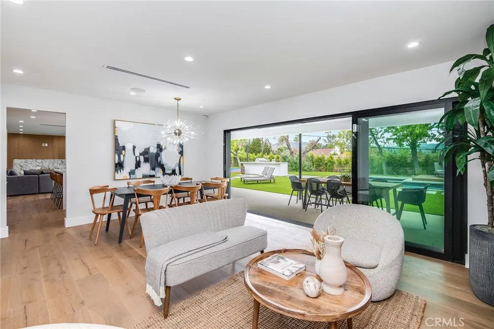 23949 Nomar Street Woodland Hills, CA 91367