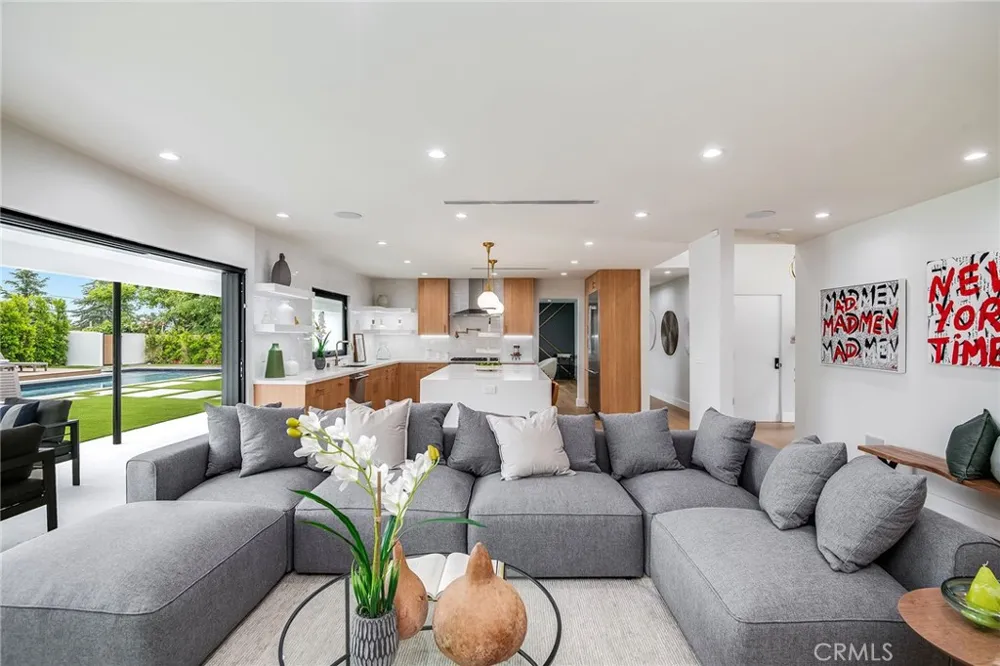23949 Nomar Street Woodland Hills, CA 91367