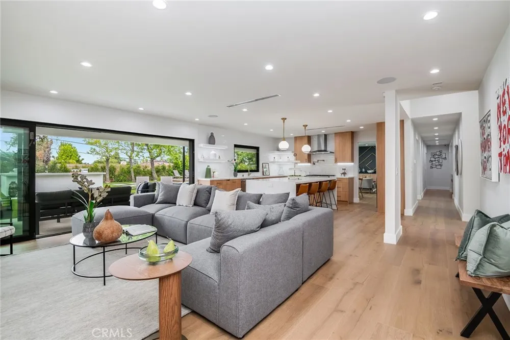 23949 Nomar Street Woodland Hills, CA 91367