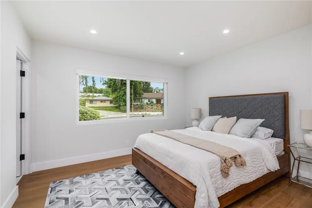 23949 Nomar Street Woodland Hills, CA 91367