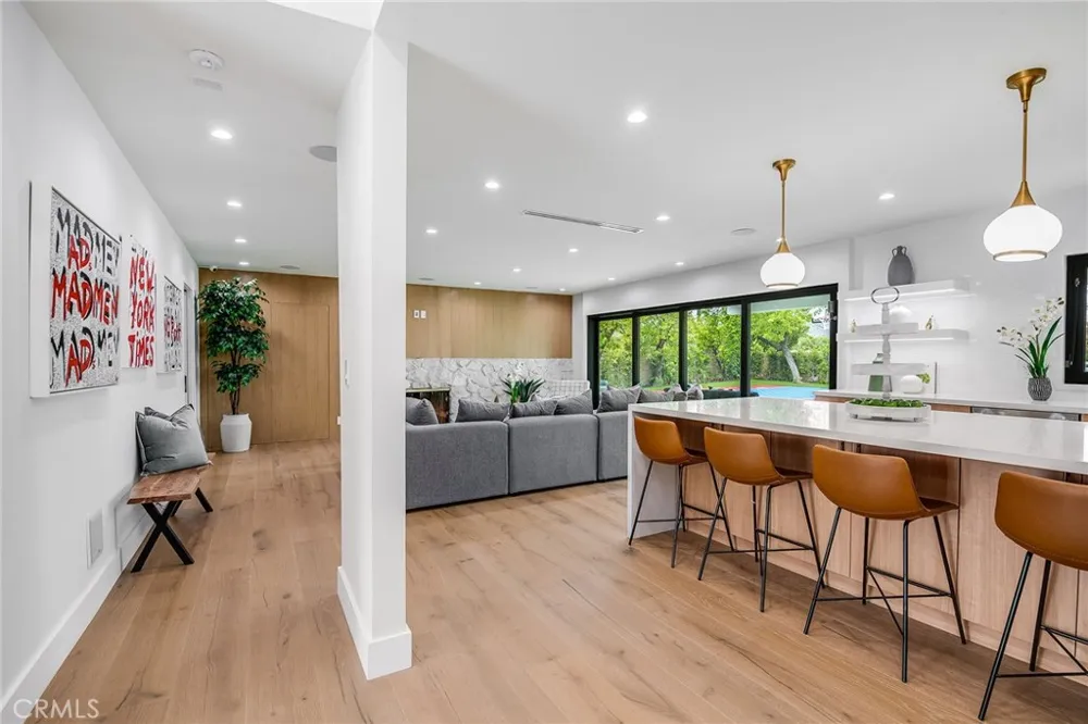 23949 Nomar Street Woodland Hills, CA 91367