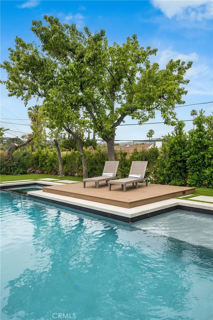 23949 Nomar Street Woodland Hills, CA 91367