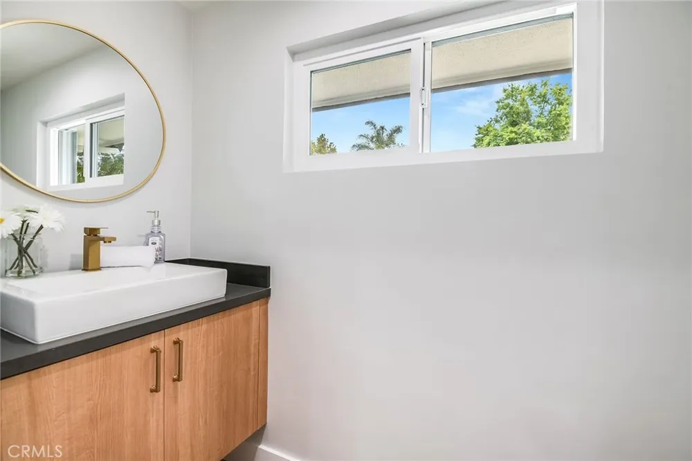 23949 Nomar Street Woodland Hills, CA 91367