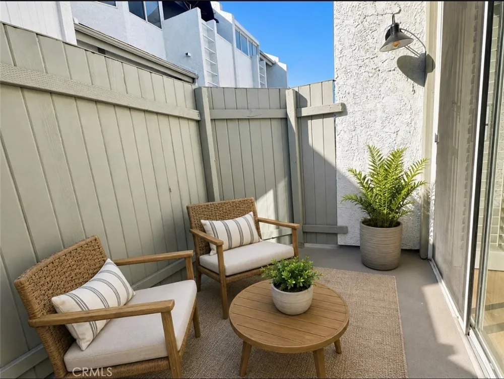 10911 Bluffside #22 Studio City, CA 91604