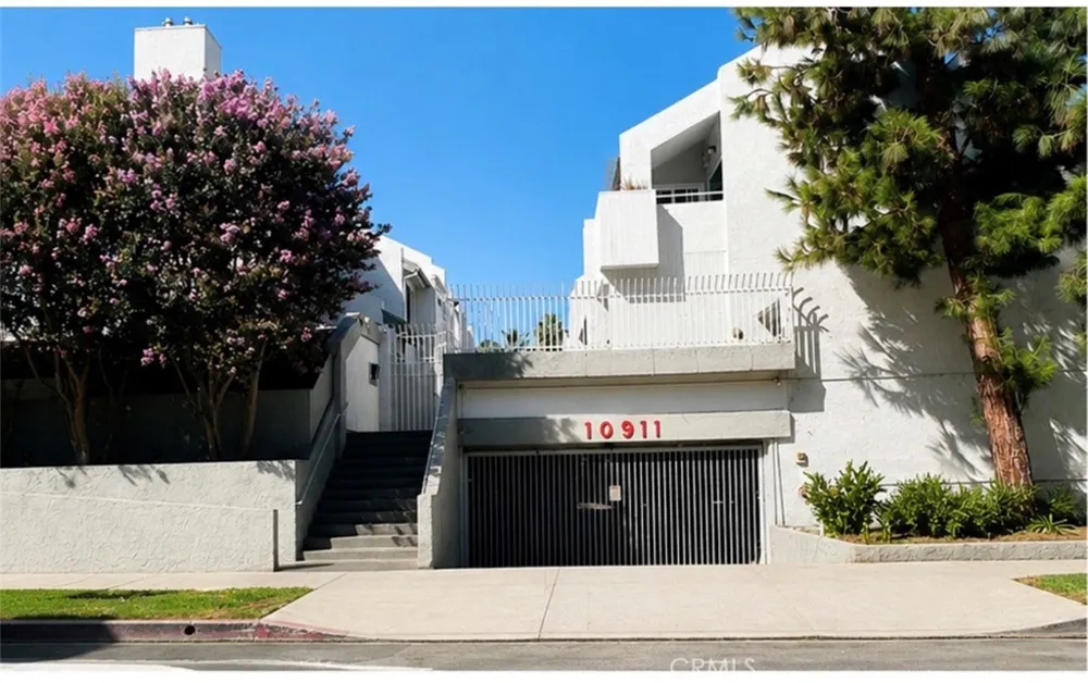 10911 Bluffside #22 Studio City, CA 91604