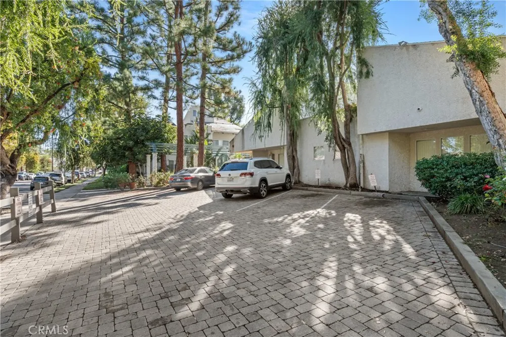 20134 Leadwell #307 Winnetka, CA 91306