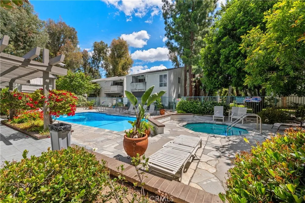 20134 Leadwell #307 Winnetka, CA 91306