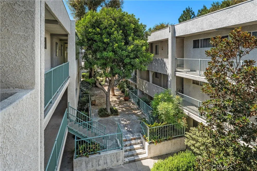 20134 Leadwell #307 Winnetka, CA 91306