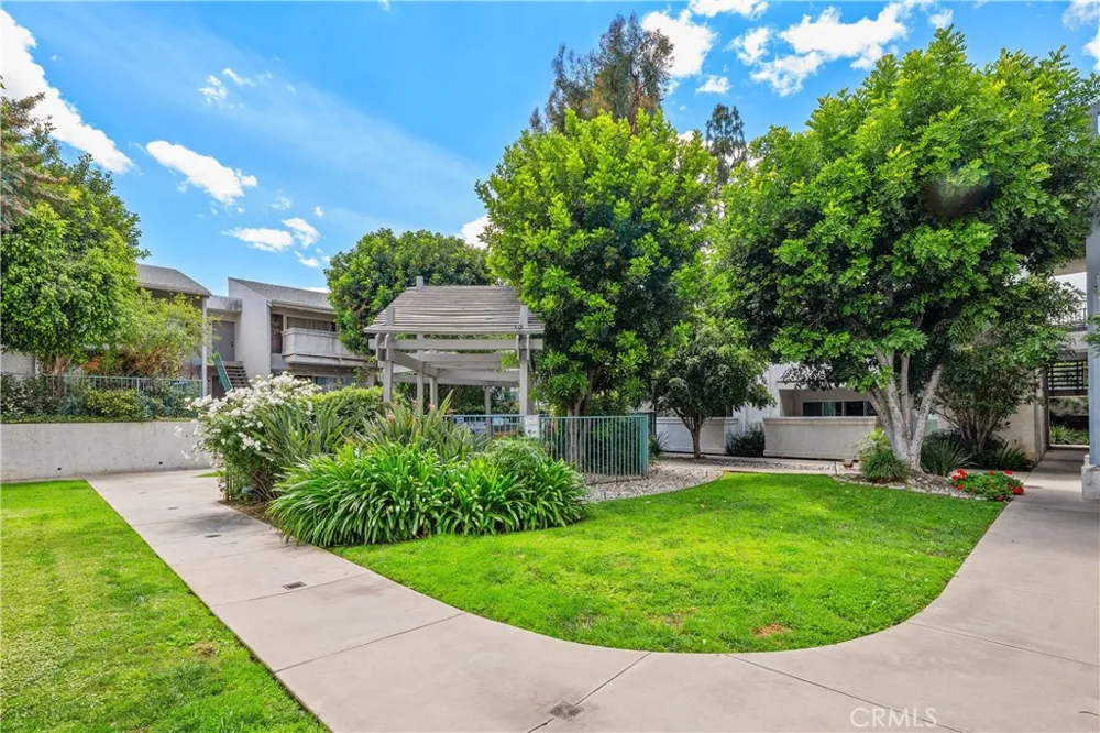 20134 Leadwell #307 Winnetka, CA 91306
