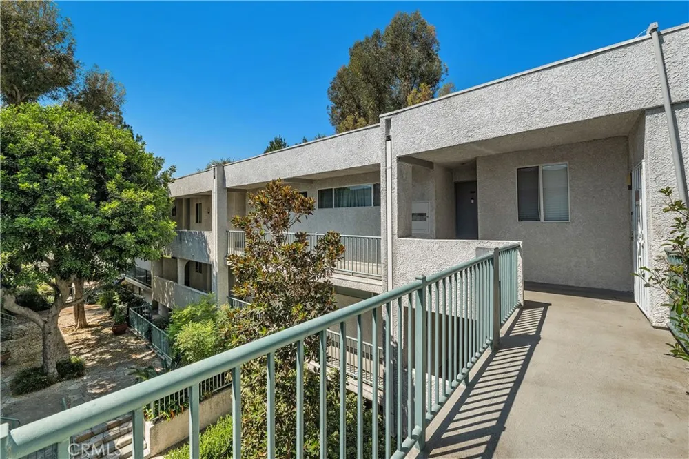 20134 Leadwell #307 Winnetka, CA 91306