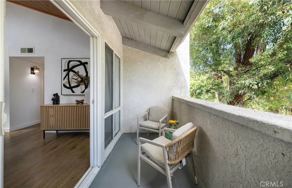 20134 Leadwell #307 Winnetka, CA 91306