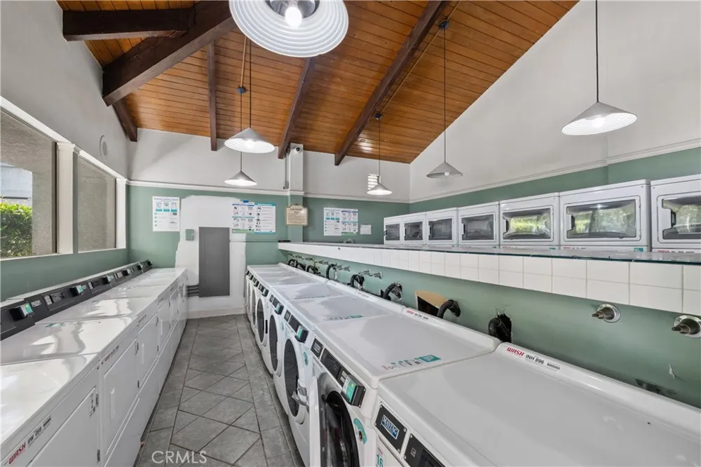 20134 Leadwell #307 Winnetka, CA 91306