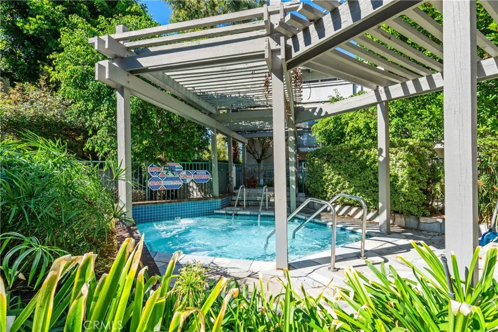20134 Leadwell #307 Winnetka, CA 91306