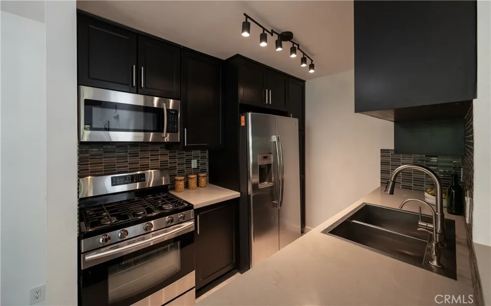 20134 Leadwell #307 Winnetka, CA 91306