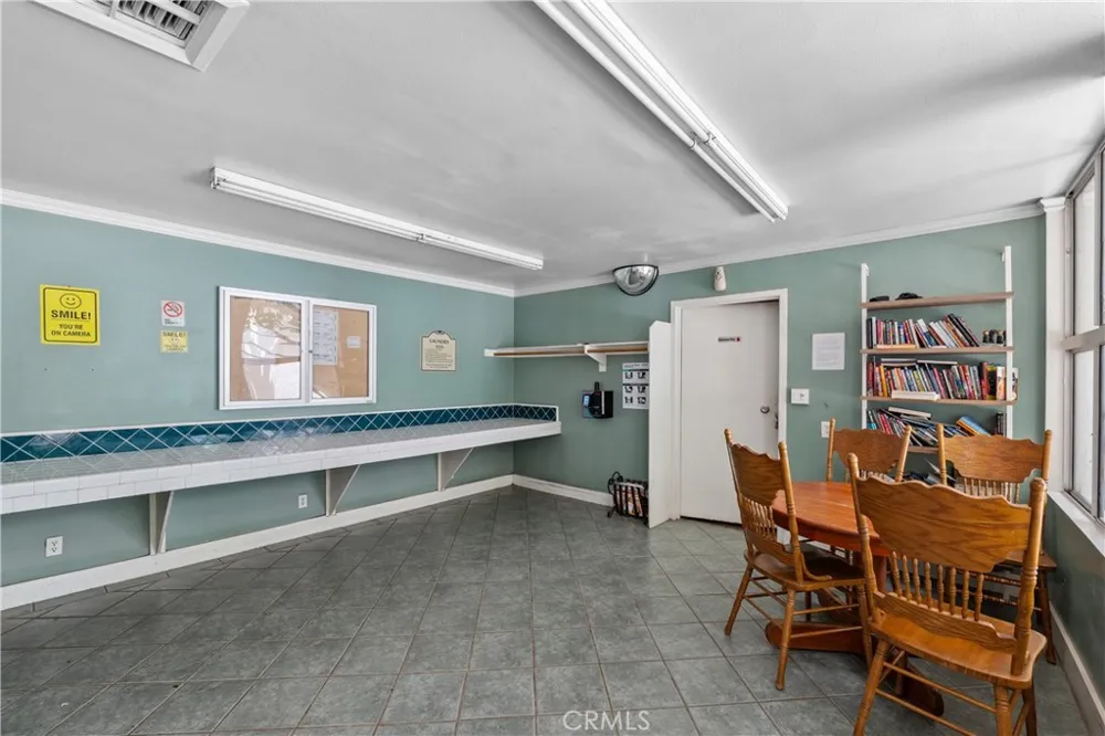 20134 Leadwell #307 Winnetka, CA 91306