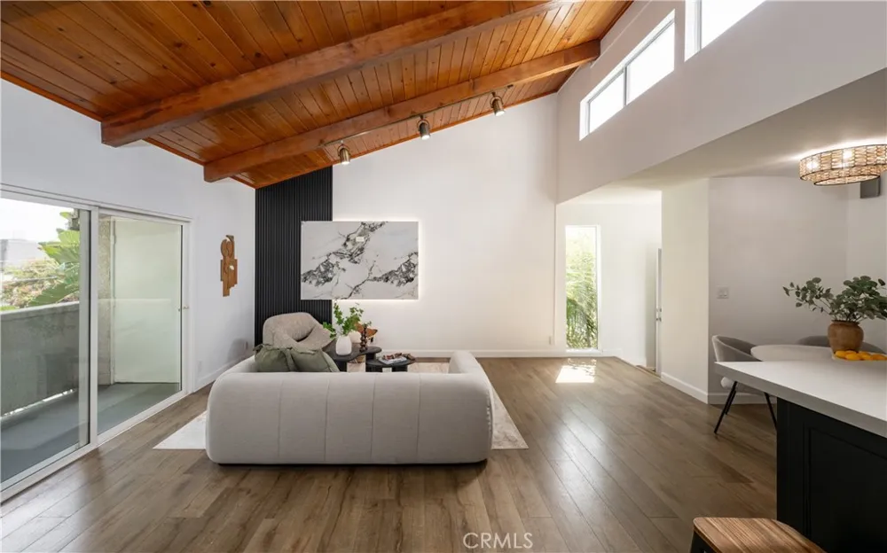 20134 Leadwell #307 Winnetka, CA 91306